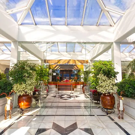 Luxury 5* 3 Beds In Playas Del Duque, Puerto Banus Apartment